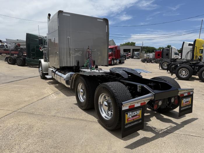 2019 Peterbilt 389-4