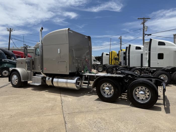 2019 Peterbilt 389-38