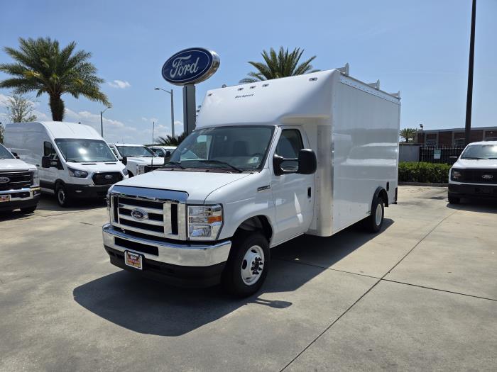 2025 Ford E-450-1
