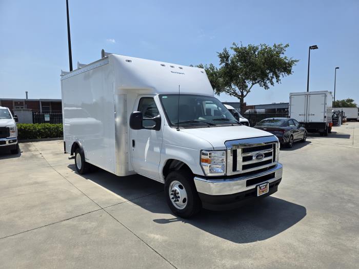 2025 Ford E-450-3