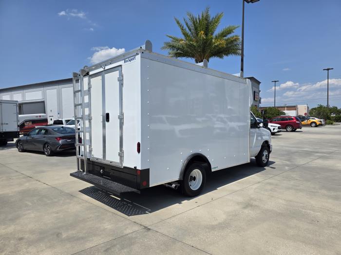2025 Ford E-450-5