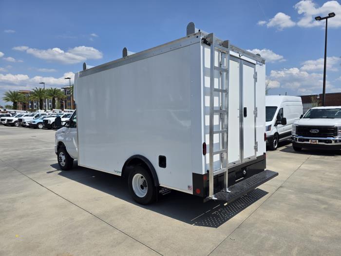 2025 Ford E-450-7