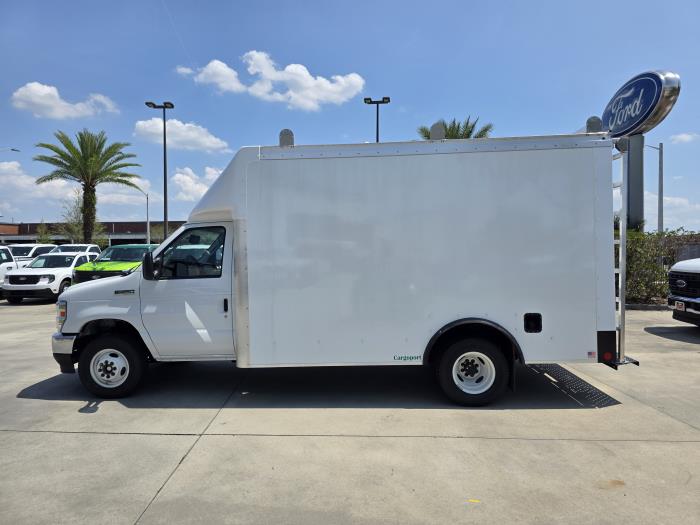 2025 Ford E-450-8