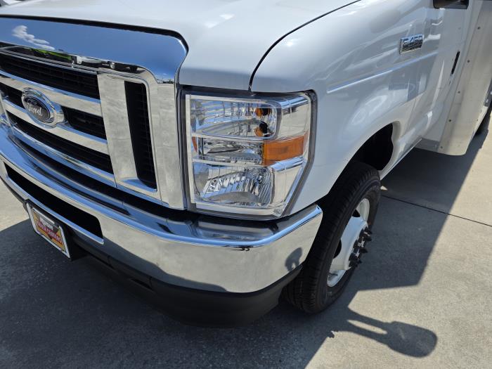 2025 Ford E-450-11