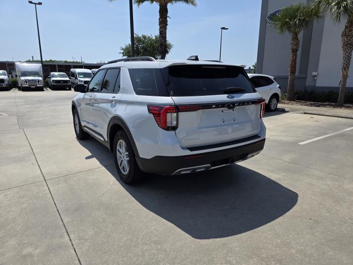2025 Ford Explorer-7