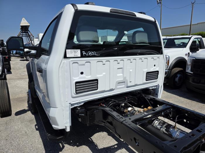 2025 Ford F-550-5