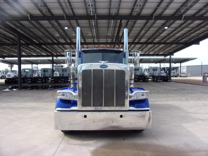 2023 Peterbilt 389-2