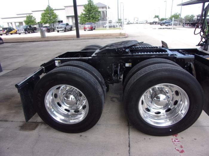 2023 Peterbilt 389-5