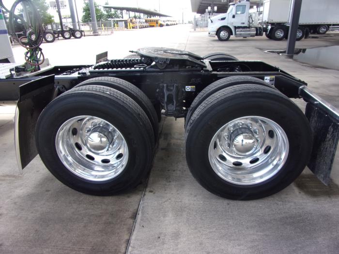 2023 Peterbilt 389-7