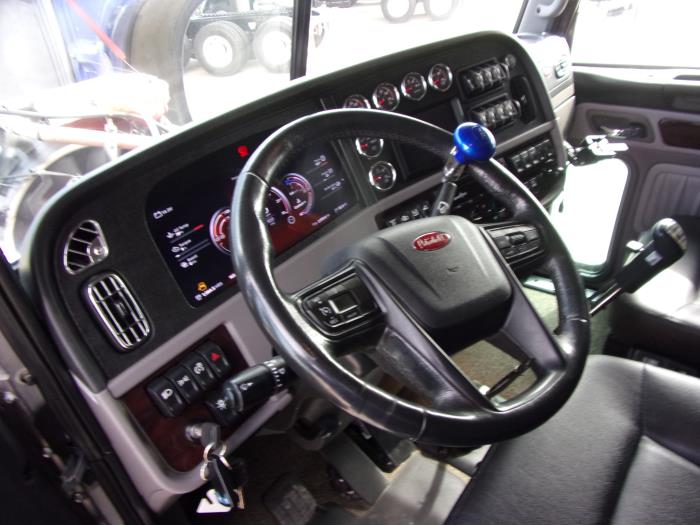 2023 Peterbilt 389-11