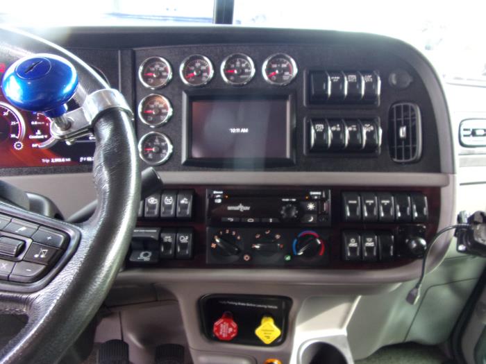 2023 Peterbilt 389-14