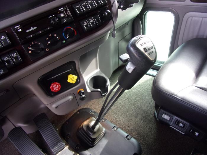 2023 Peterbilt 389-15