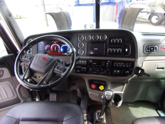 2023 Peterbilt 389-19
