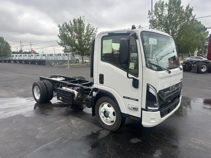 2025 Isuzu NRR-6
