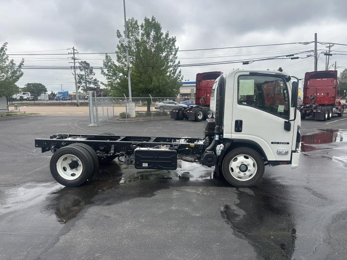 2025 Isuzu NRR-7