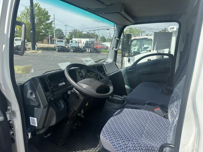 2025 Isuzu NRR-10
