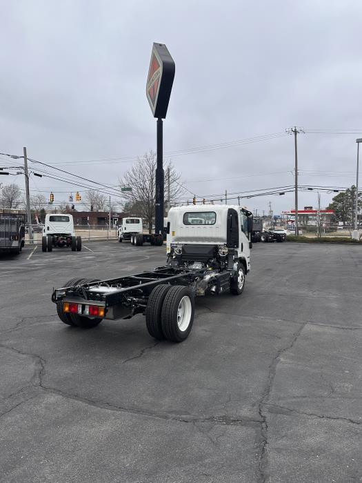 2024 Isuzu NRR-19