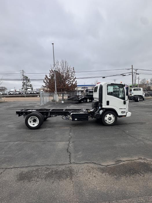2024 Isuzu NRR-20