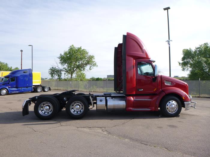 2022 Peterbilt 579-8