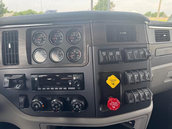 2026 Peterbilt 579-15