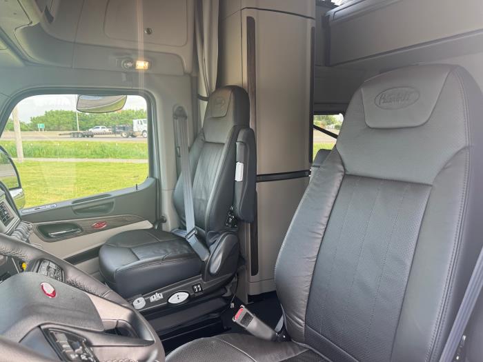 2026 Peterbilt 579-13