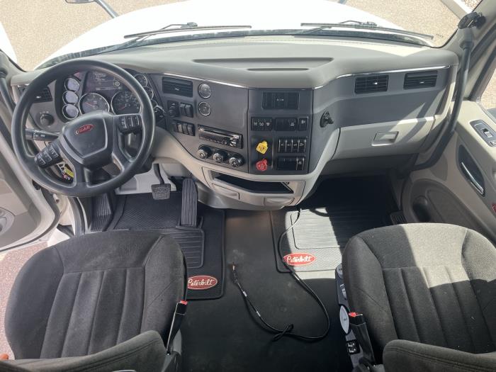 2021 Peterbilt 579-8