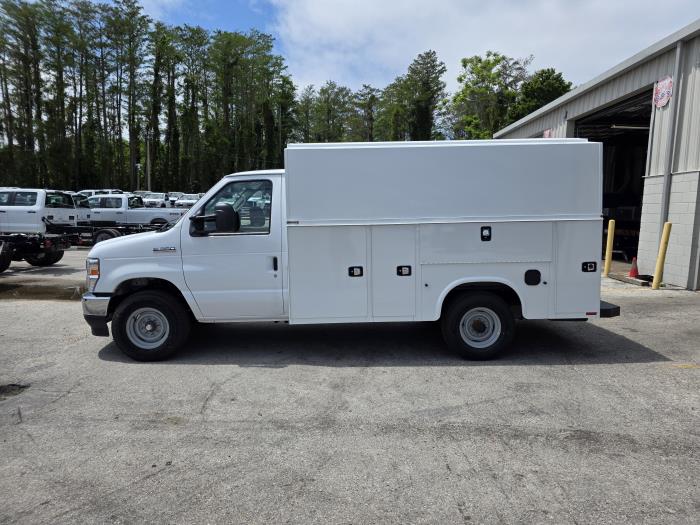 2026 Ford E-350-8