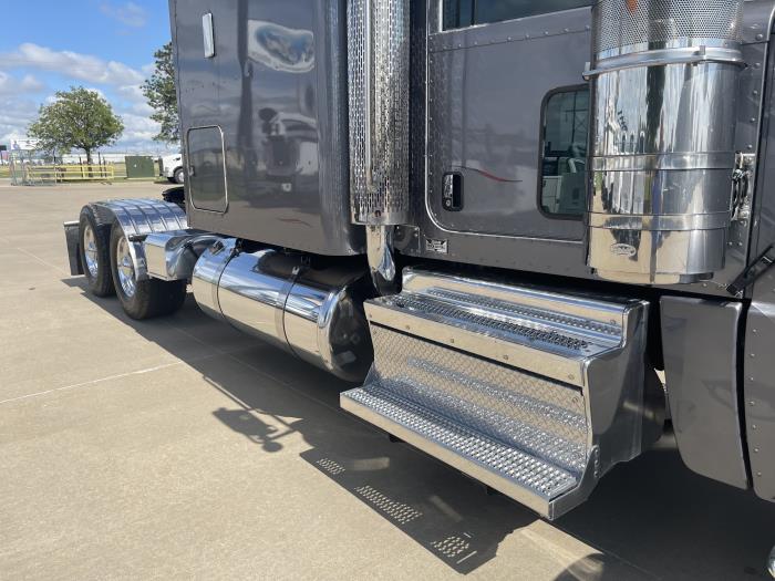 2019 Peterbilt 389-4