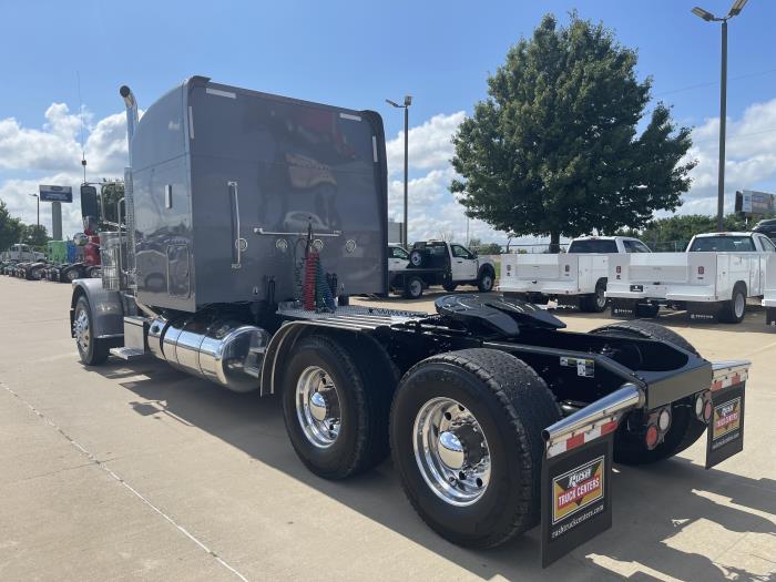2019 Peterbilt 389-9