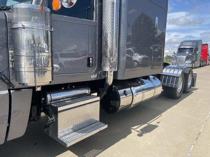 2019 Peterbilt 389-12
