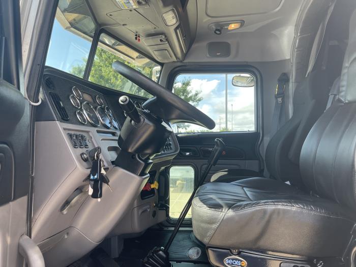 2019 Peterbilt 389-13