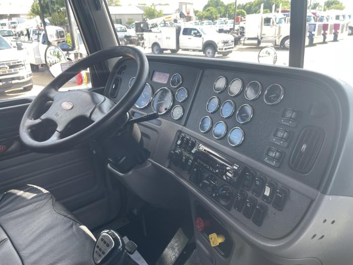 2019 Peterbilt 389-17