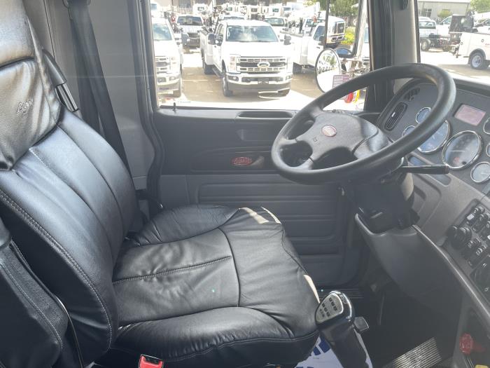 2019 Peterbilt 389-18