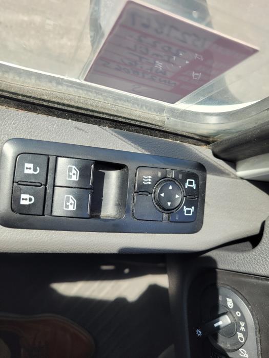 2022 International LT625-27
