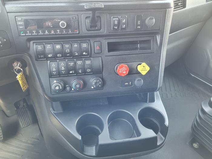 2022 International LT625-18