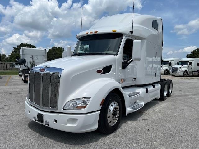 2022 Peterbilt 579 photo 2