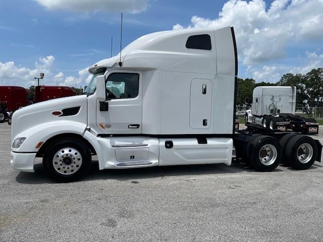2022 Peterbilt 579 photo 3