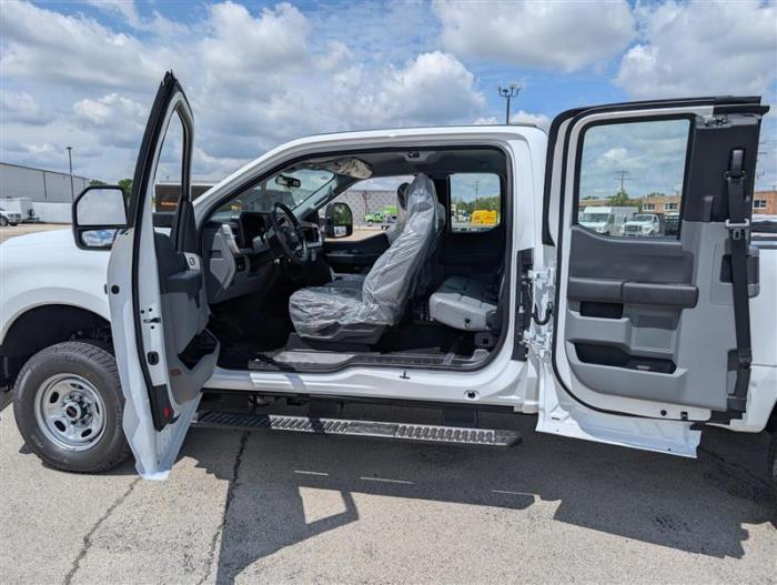 2025 Ford F-250-10