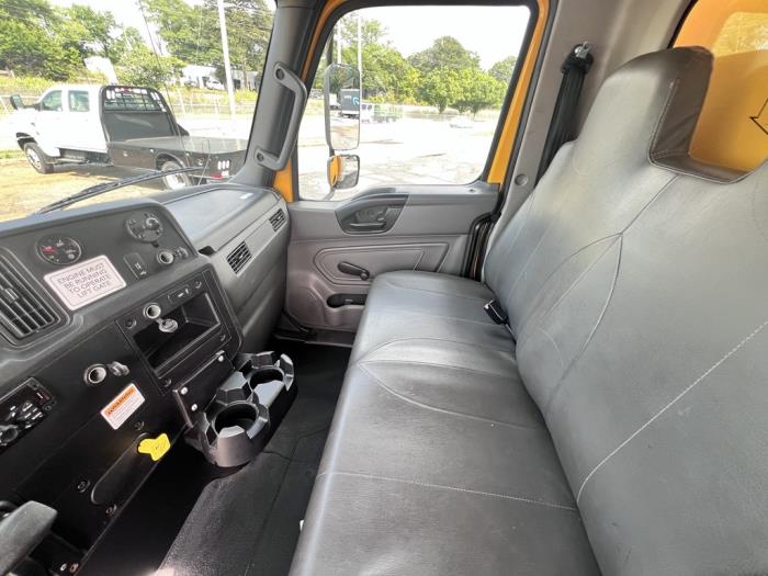 2019 Freightliner Business Class M2 106-1