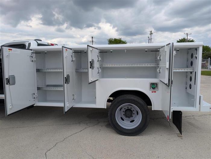 2024 Ford F-600-13