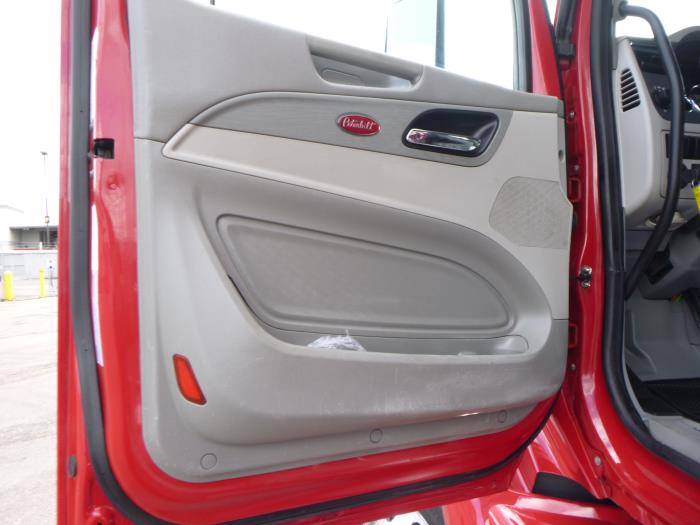 2022 Peterbilt 579-8