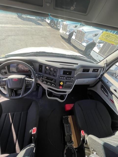 2024 Peterbilt 579-8