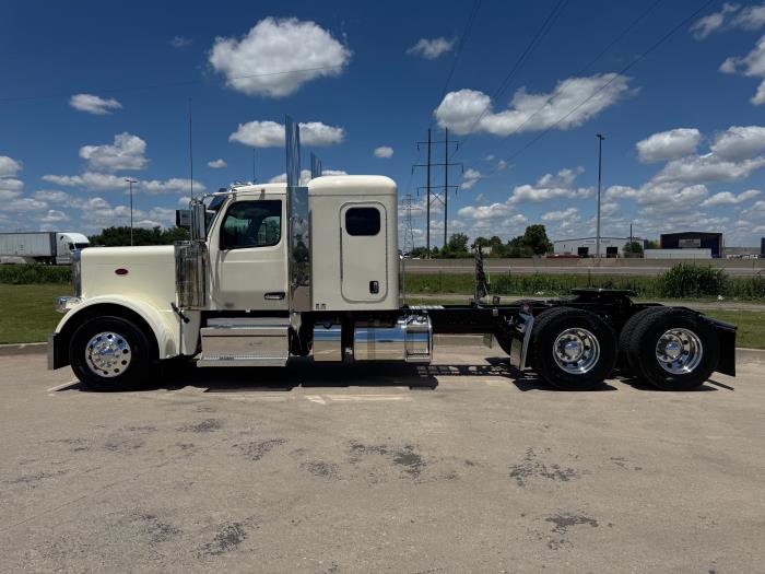2026 Peterbilt 589-2