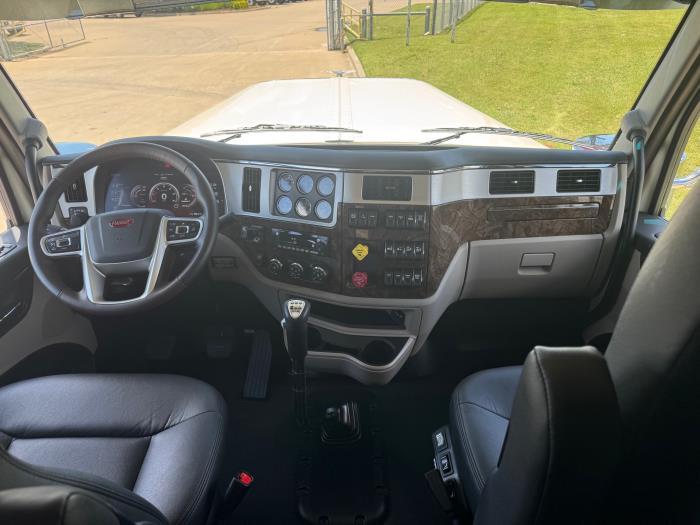 2026 Peterbilt 589-18