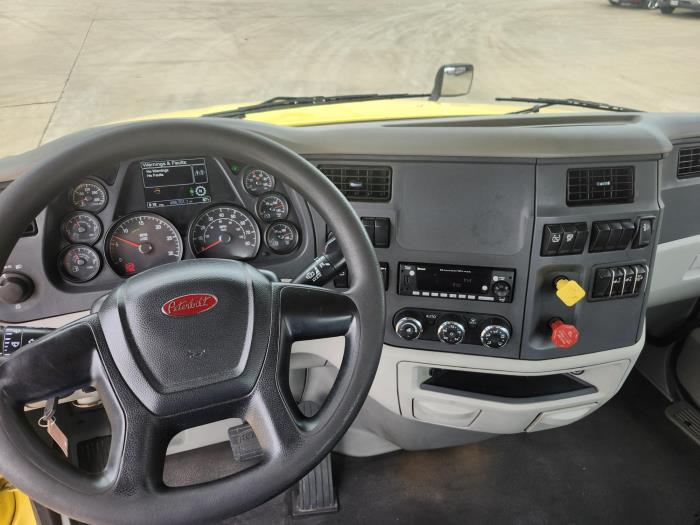 2021 Peterbilt 579-7