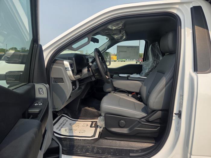 2025 Ford F-550-11