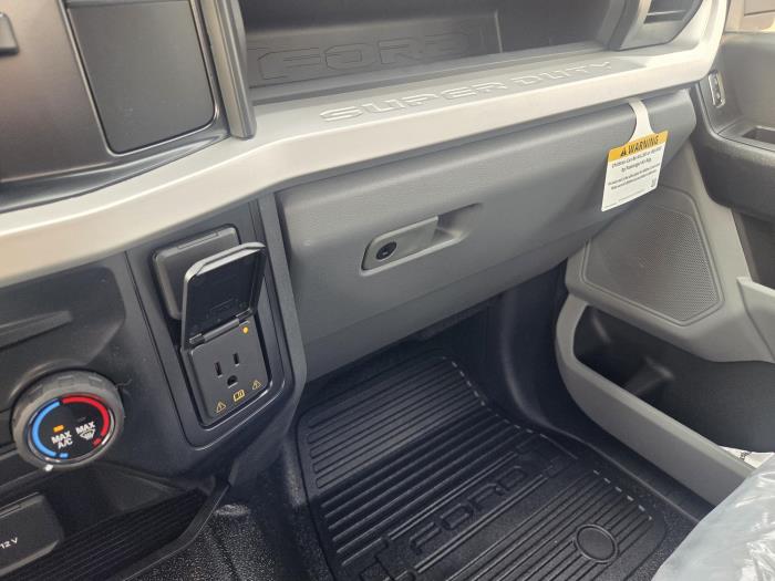 2025 Ford F-550-13