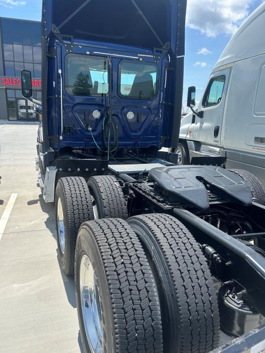 2020 Freightliner Cascadia-6