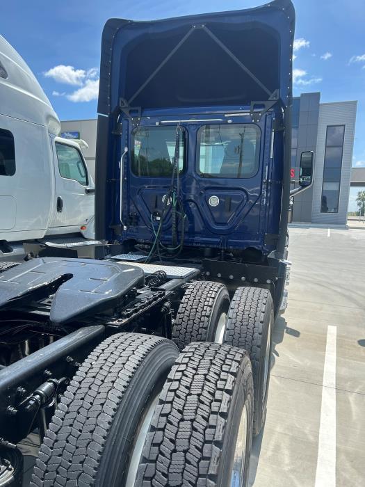 2020 Freightliner Cascadia-7