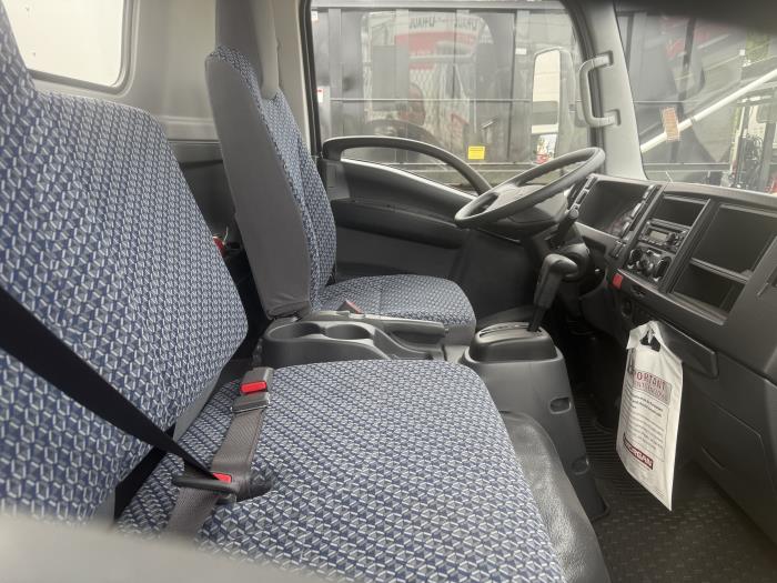 2025 Isuzu NPR-6